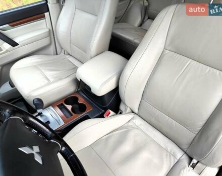 Серый Мицубиси Паджеро Вагон, объемом двигателя 3 л и пробегом 341 тыс. км за 11990 $, фото 51 на Automoto.ua