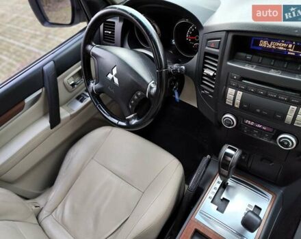Серый Мицубиси Паджеро Вагон, объемом двигателя 3 л и пробегом 341 тыс. км за 11990 $, фото 37 на Automoto.ua