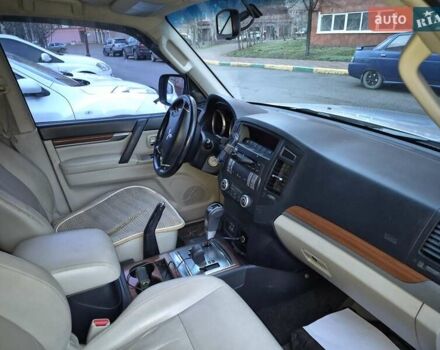 Сірий Міцубісі Паджеро Вагон, об'ємом двигуна 2.84 л та пробігом 340 тис. км за 12000 $, фото 4 на Automoto.ua