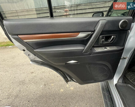 Серый Мицубиси Паджеро Вагон, объемом двигателя 3.2 л и пробегом 230 тыс. км за 9999 $, фото 19 на Automoto.ua