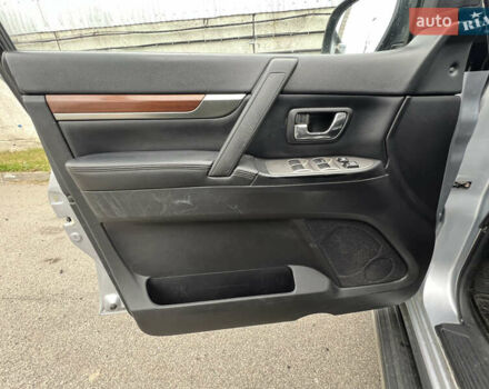 Серый Мицубиси Паджеро Вагон, объемом двигателя 3.2 л и пробегом 230 тыс. км за 9999 $, фото 7 на Automoto.ua