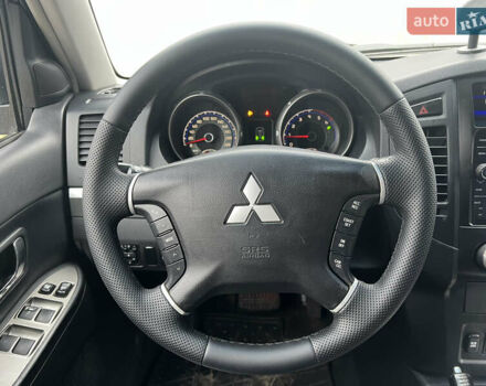 Серый Мицубиси Паджеро Вагон, объемом двигателя 3.2 л и пробегом 230 тыс. км за 9999 $, фото 13 на Automoto.ua