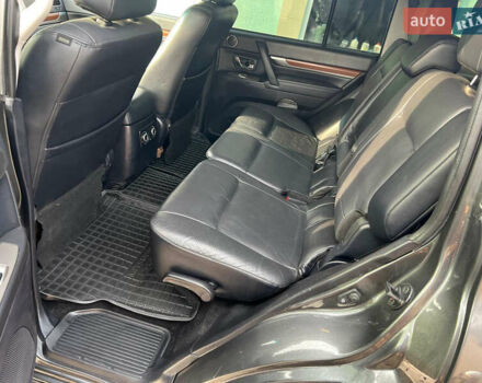 Серый Мицубиси Паджеро Вагон, объемом двигателя 3.2 л и пробегом 220 тыс. км за 17000 $, фото 9 на Automoto.ua