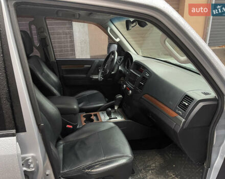 Серый Мицубиси Паджеро Вагон, объемом двигателя 3.2 л и пробегом 270 тыс. км за 16500 $, фото 4 на Automoto.ua