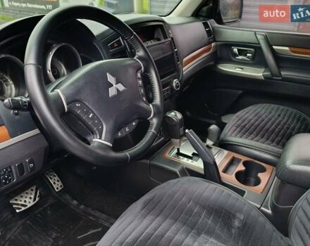 Сірий Міцубісі Паджеро Вагон, об'ємом двигуна 3.2 л та пробігом 183 тис. км за 17998 $, фото 17 на Automoto.ua
