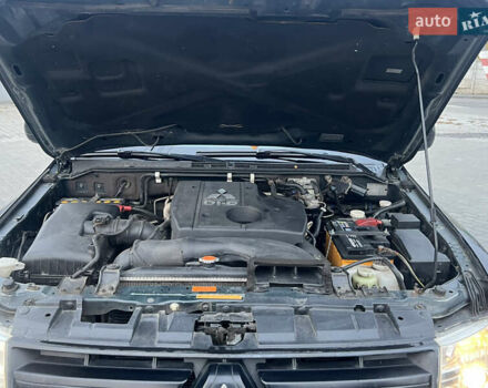 Зеленый Мицубиси Паджеро Вагон, объемом двигателя 3.2 л и пробегом 220 тыс. км за 7200 $, фото 75 на Automoto.ua