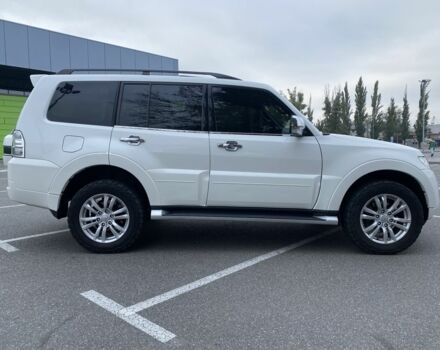 Белый Мицубиси Паджеро, объемом двигателя 3.2 л и пробегом 207 тыс. км за 19500 $, фото 2 на Automoto.ua