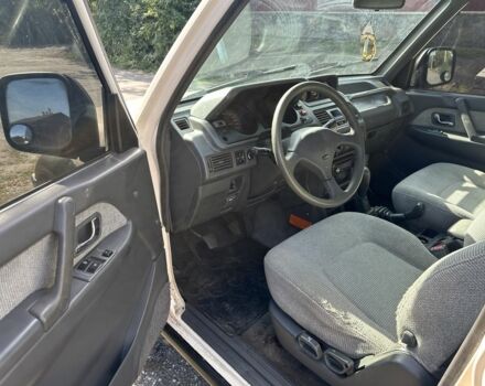 Белый Мицубиси Паджеро, объемом двигателя 3 л и пробегом 280 тыс. км за 6400 $, фото 7 на Automoto.ua