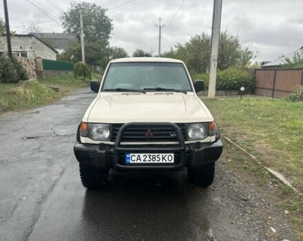 Белый Мицубиси Паджеро, объемом двигателя 3 л и пробегом 280 тыс. км за 6400 $, фото 2 на Automoto.ua