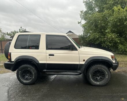 Белый Мицубиси Паджеро, объемом двигателя 3 л и пробегом 280 тыс. км за 6400 $, фото 3 на Automoto.ua