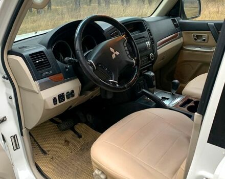 Белый Мицубиси Паджеро, объемом двигателя 3 л и пробегом 202 тыс. км за 12000 $, фото 9 на Automoto.ua