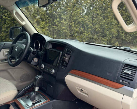 Білий Міцубісі Паджеро, об'ємом двигуна 2.97 л та пробігом 245 тис. км за 9850 $, фото 34 на Automoto.ua