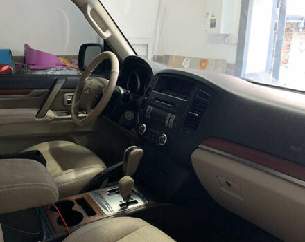 Белый Мицубиси Паджеро, объемом двигателя 2.97 л и пробегом 178 тыс. км за 11900 $, фото 4 на Automoto.ua