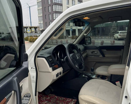 Білий Міцубісі Паджеро, об'ємом двигуна 2.97 л та пробігом 245 тис. км за 8900 $, фото 17 на Automoto.ua