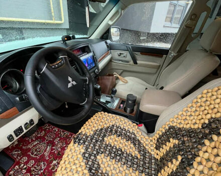 Белый Мицубиси Паджеро, объемом двигателя 2.97 л и пробегом 270 тыс. км за 10690 $, фото 3 на Automoto.ua