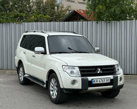 Белый Мицубиси Паджеро, объемом двигателя 3 л и пробегом 335 тыс. км за 8700 $, фото 1 на Automoto.ua