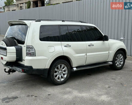 Белый Мицубиси Паджеро, объемом двигателя 3 л и пробегом 335 тыс. км за 8700 $, фото 4 на Automoto.ua