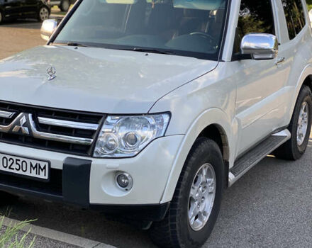 Белый Мицубиси Паджеро, объемом двигателя 2.97 л и пробегом 310 тыс. км за 13900 $, фото 2 на Automoto.ua