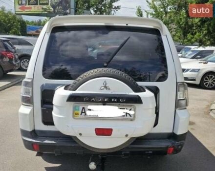 Белый Мицубиси Паджеро, объемом двигателя 3 л и пробегом 275 тыс. км за 10000 $, фото 2 на Automoto.ua