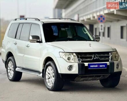 Білий Міцубісі Паджеро, об'ємом двигуна 3 л та пробігом 263 тис. км за 13499 $, фото 4 на Automoto.ua