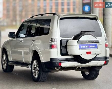 Білий Міцубісі Паджеро, об'ємом двигуна 3 л та пробігом 263 тис. км за 13499 $, фото 7 на Automoto.ua
