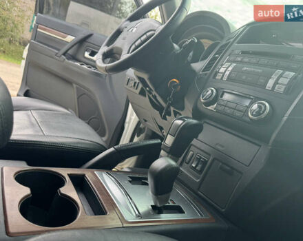 Белый Мицубиси Паджеро, объемом двигателя 3 л и пробегом 197 тыс. км за 12900 $, фото 35 на Automoto.ua