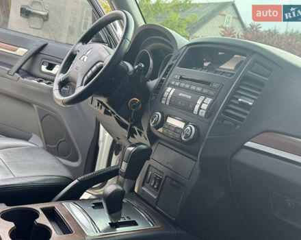 Белый Мицубиси Паджеро, объемом двигателя 3 л и пробегом 197 тыс. км за 12900 $, фото 32 на Automoto.ua