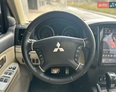 Білий Міцубісі Паджеро, об'ємом двигуна 3 л та пробігом 263 тис. км за 13499 $, фото 8 на Automoto.ua