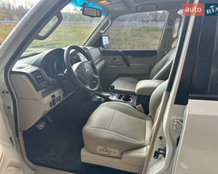 Білий Міцубісі Паджеро, об'ємом двигуна 3 л та пробігом 263 тис. км за 13499 $, фото 13 на Automoto.ua