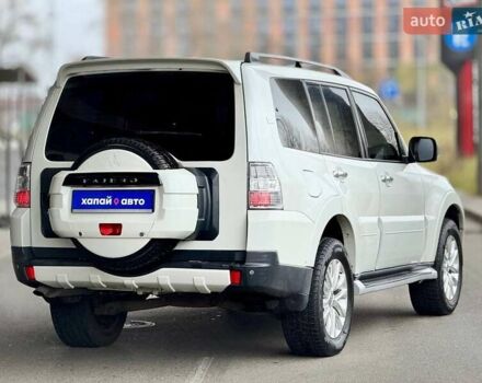 Білий Міцубісі Паджеро, об'ємом двигуна 3 л та пробігом 263 тис. км за 13499 $, фото 5 на Automoto.ua