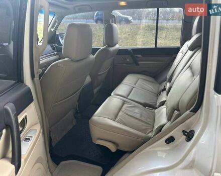 Білий Міцубісі Паджеро, об'ємом двигуна 3 л та пробігом 263 тис. км за 13499 $, фото 12 на Automoto.ua