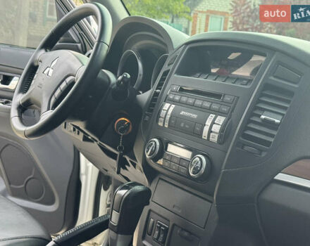 Белый Мицубиси Паджеро, объемом двигателя 3 л и пробегом 197 тыс. км за 12900 $, фото 31 на Automoto.ua