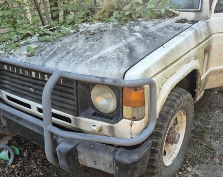 Білий Міцубісі Паджеро, об'ємом двигуна 2 л та пробігом 300 тис. км за 486 $, фото 1 на Automoto.ua