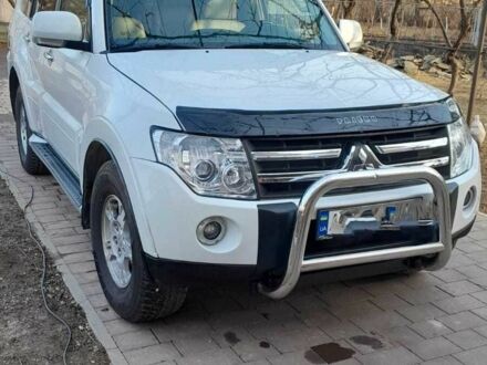 Мицубиси Паджеро 2007 в Иршава на Automoto.ua Белый Мицубиси Паджеро, объемом двигателя 3 л и пробегом 118 тыс. км за 12500 $, фото 1 на Automoto.ua