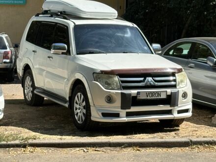 Белый Мицубиси Паджеро, объемом двигателя 3.8 л и пробегом 231 тыс. км за 10700 $, фото 1 на Automoto.ua