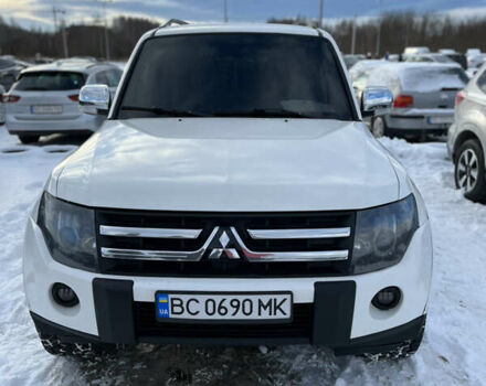 Белый Мицубиси Паджеро, объемом двигателя 3 л и пробегом 241 тыс. км за 12900 $, фото 1 на Automoto.ua