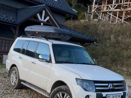 Белый Мицубиси Паджеро, объемом двигателя 2.97 л и пробегом 270 тыс. км за 10690 $, фото 1 на Automoto.ua