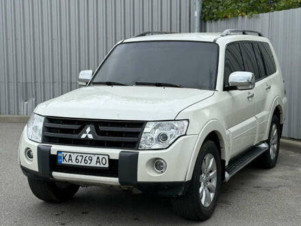 Белый Мицубиси Паджеро, объемом двигателя 3 л и пробегом 335 тыс. км за 8700 $, фото 1 на Automoto.ua