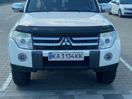 Міцубісі Паджеро 2008 у Києві на Automoto.ua Білий Міцубісі Паджеро, об'ємом двигуна 3 л та пробігом 215 тис. км за 11000 $, фото 1 на Automoto.ua