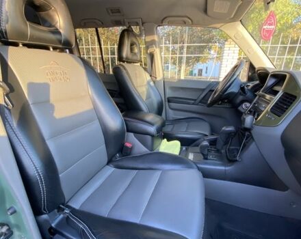 Бежевий Міцубісі Паджеро, об'ємом двигуна 3.2 л та пробігом 184 тис. км за 17275 $, фото 6 на Automoto.ua