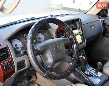 Бежевий Міцубісі Паджеро, об'ємом двигуна 3.83 л та пробігом 394 тис. км за 6200 $, фото 17 на Automoto.ua