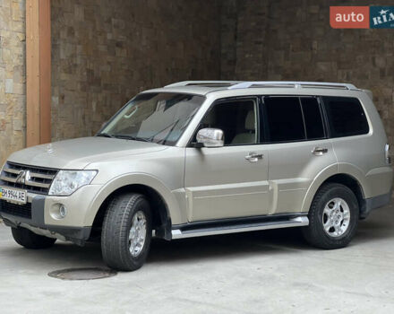 Бежевый Мицубиси Паджеро, объемом двигателя 2.97 л и пробегом 163 тыс. км за 12000 $, фото 3 на Automoto.ua