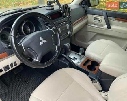 Міцубісі Паджеро 2007 у Києві на Automoto.ua Бежевий Міцубісі Паджеро, об'ємом двигуна 2.97 л та пробігом 259 тис. км за 11500 $, фото 12 на Automoto.ua