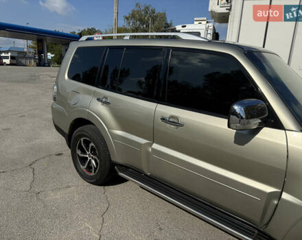 Бежевый Мицубиси Паджеро, объемом двигателя 2.97 л и пробегом 140 тыс. км за 12500 $, фото 3 на Automoto.ua