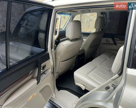 Бежевый Мицубиси Паджеро, объемом двигателя 2.97 л и пробегом 163 тыс. км за 12000 $, фото 8 на Automoto.ua