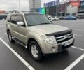 Міцубісі Паджеро 2007 у Києві на Automoto.ua Бежевий Міцубісі Паджеро, об'ємом двигуна 2.97 л та пробігом 259 тис. км за 11500 $, фото 6 на Automoto.ua