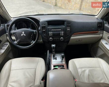 Бежевый Мицубиси Паджеро, объемом двигателя 2.97 л и пробегом 163 тыс. км за 12000 $, фото 6 на Automoto.ua