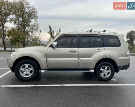 Міцубісі Паджеро 2007 у Києві на Automoto.ua Бежевий Міцубісі Паджеро, об'ємом двигуна 2.97 л та пробігом 259 тис. км за 11500 $, фото 9 на Automoto.ua
