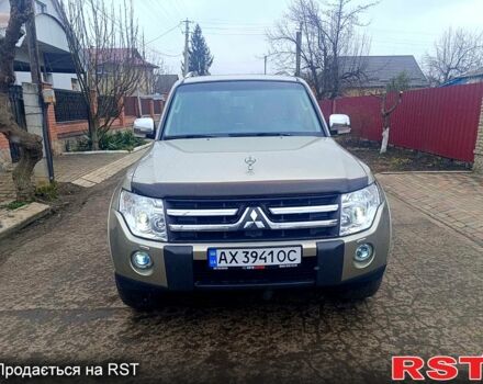 Бежевий Міцубісі Паджеро, об'ємом двигуна 30 л та пробігом 163 тис. км за 13299 $, фото 2 на Automoto.ua