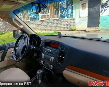 Бежевый Мицубиси Паджеро, объемом двигателя 3 л и пробегом 270 тыс. км за 9700 $, фото 2 на Automoto.ua